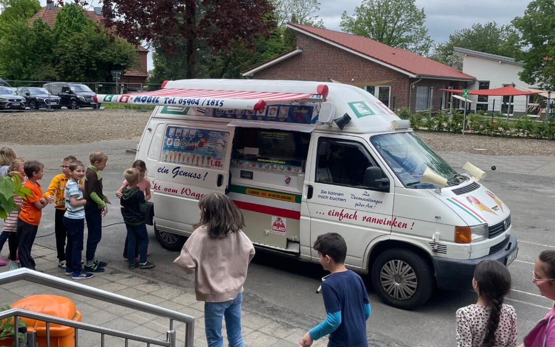 Eis vom Eiswagen für die ganze Schule